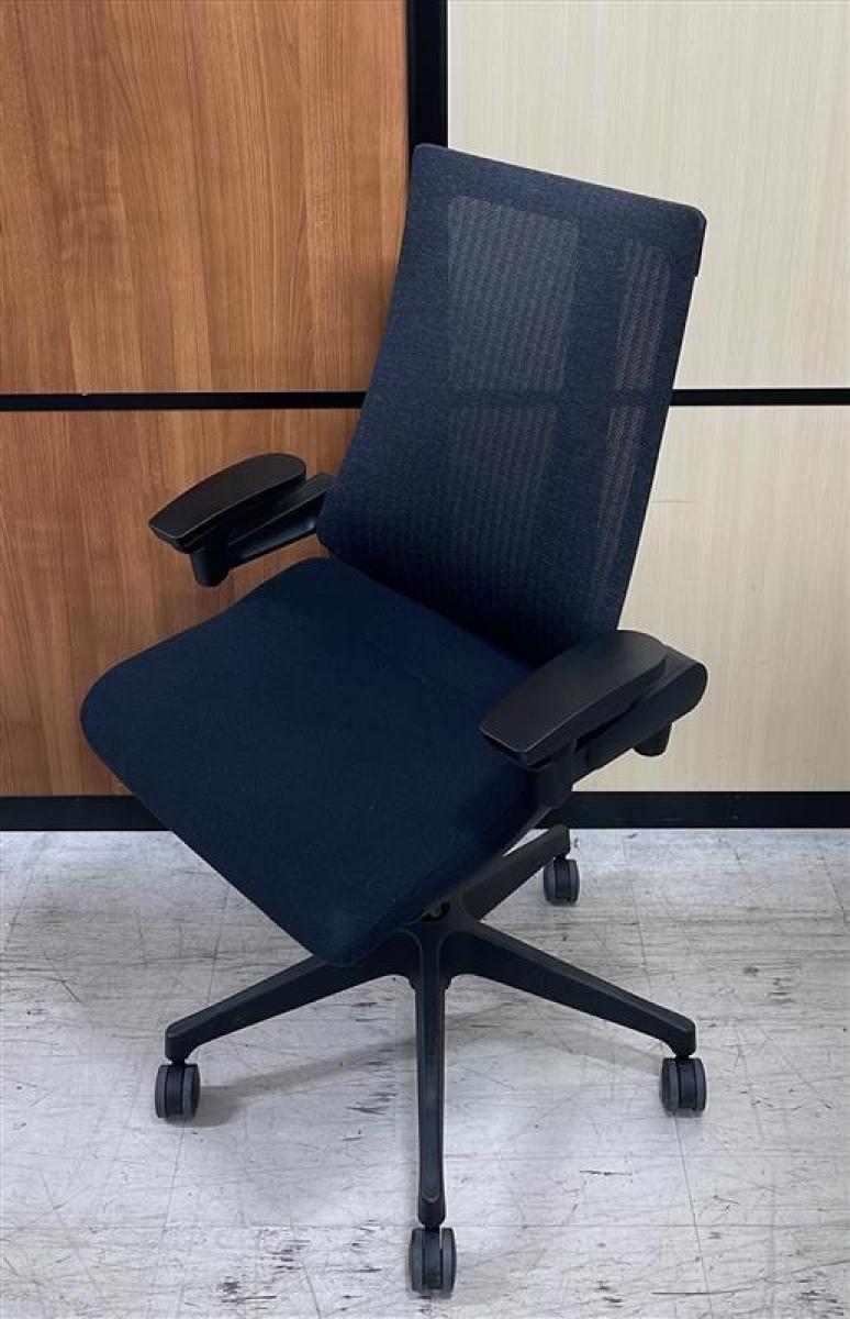 【座る姿勢や身体の動きにフレキシブルに対応！立体型可動アームが特徴のハイクラスチェア！】■イトーキ（ITOKI）　アクトチェア（Act）　肘付ハイバック　背面テクスチャードメッシュ　■ブラック　■可動肘
                        アクト メッシュ 樹脂
                                    中古
            