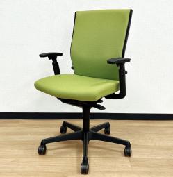 【長時間のデスクワークもランバーが快適にサポート！】■okamura（オカムラ）製　エスクードチェア　■ハイバック　■可動肘　■色：グリーン　【背中全体をサポートするハイバックタイプ】