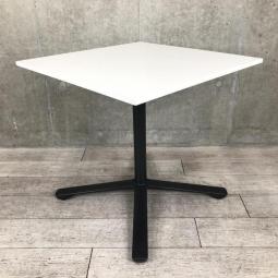 【在庫入替セール】【1台限定】【在庫入替セール】【ホワイト天板のカフェ風テーブル！リフレッシュスペースなどに！】■イトーキ/ITOKI　DJ　角テーブル　ミーティングテーブル　カフェテーブル　W750㎜　■ホワイト天板×ブラック脚  ■オフィスバスターズ東大阪店【T1】