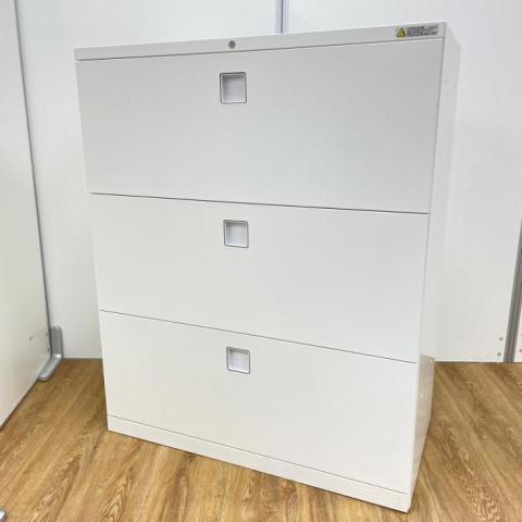 【ファイル収納にオススメ!高品質で使いやすい人気シリーズの3段ラテラル書庫!】■オカムラ(okamura)製 レクトラインシリーズ 3段ラテラル書庫 ローキャビネット H1100㎜ ■ホワイト ■シリンダー鍵【入替セールにつき20%OFF!】