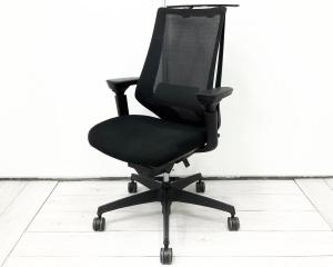 【関東倉庫在庫品】■コクヨ（KOKUYO）製　デュオラ（Duora）　肘付ハイバック　■ブラック　■背面メッシュ　■可動肘　■コートハンガー付【二重フレーム構造がもたらすしなやかで美しい背もたれ機能！簡易操作で自分に合った姿勢をサポート！】