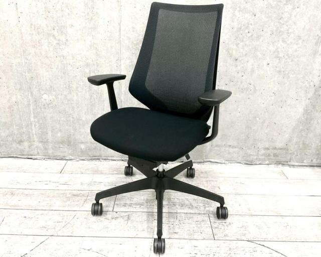 【ブラック×メッシュの大人気仕様！座り心地抜群のオフィスシーティング！】 ■コクヨ（KOKUYO）製　■デュオラシリーズ　■肘付き/固定肘　■ブラック（black）　■オススメ/人気/定番商品　【弊社使用欄：A01052305】