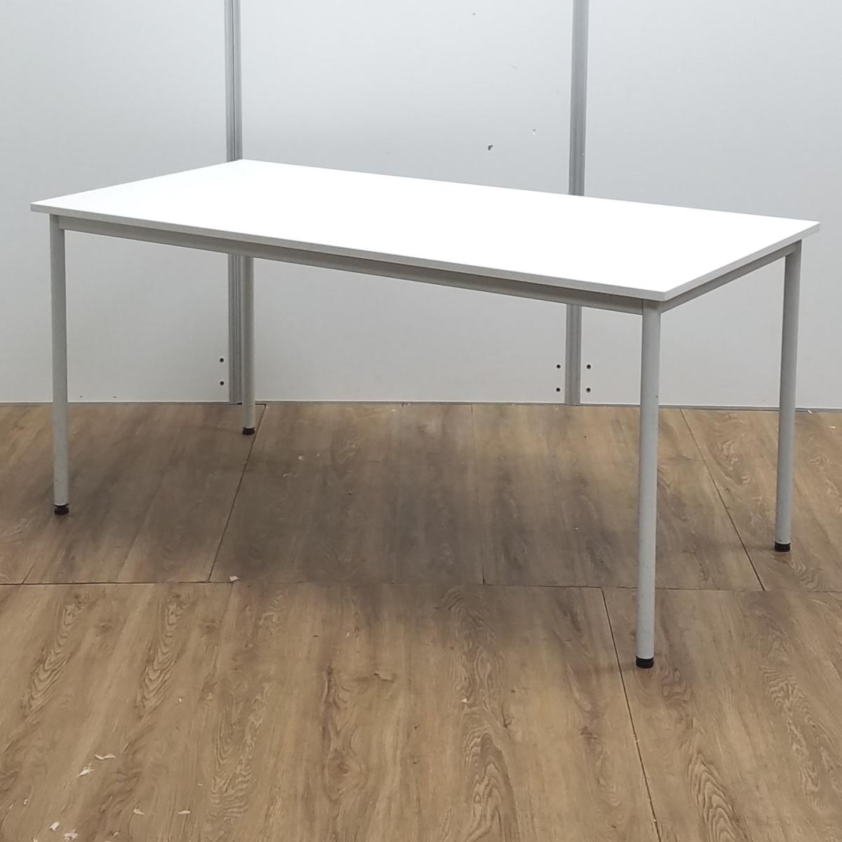 ★ウチダ製　ST-1100　ホワイト　W1500サイズ　W1500xD750xH700サイズ　4本ホワイト脚　W1500ミーティングテーブル！！
                        ST-1000
                                    中古
            