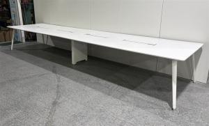 【1台限定！】オカムラ製最高級シリーズのPRECEDE（プリシード）のテーブル！中古　高級テーブル　会議　ミーティング　大型　W4200　D1200　四つ脚 【高級でインパクトのある会議室に！】