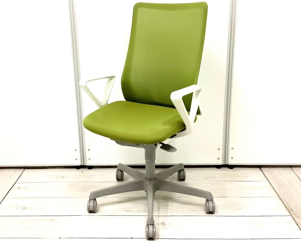 ワークチェア アームレスト付き 固定肘　アジャストアーム オススメ(おすすめ) 大人気 ・Okamura/オカムラ ・Fluent/フルーエント ※横浜本店撮影画像※
                        フルーエントチェア
                                    中古
            