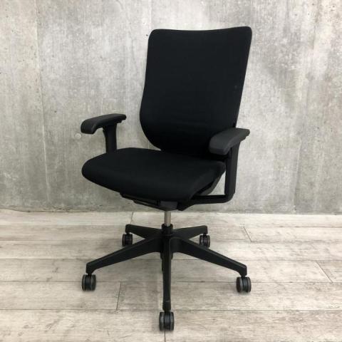 【定価約8万円】【操作レスで快適な座り心地を実現する定番チェア！】■イトーキ(ITOKI)製　エピオス(Epios)チェア　肘付き　ハイバック　クロスバックタイプ　■可動肘　■ブラック【弊社使用欄：A01052278】