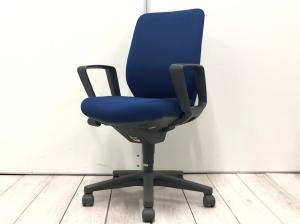 【体にフィットするダブルクッション構造！快適さと集中力をキープ！】■コクヨ（KOKUYO）製　セディスタチェア（SEDISTA）　肘付ハイバック　■ネイビーブルー×グレーシェル　■サークル肘