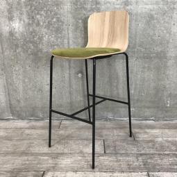 【休憩スペースや打ち合わせ用におすすめのハイチェア入荷しました！】■PLUS製　ワークフランシリーズ　スタンダードチェア　■ハイチェアタイプ　■背ヌード座クッション