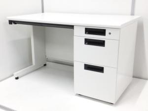 【コスト重視！】
ホワイトのデスクが今だけ安く手に入る！
飽きの来ないシンプルなデザイン！【AD】