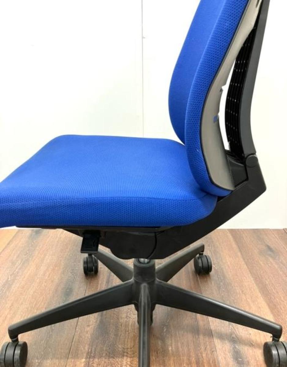 中古】ウィザードチェア コクヨ/KOKUYO 肘無ローバックチェア 569232