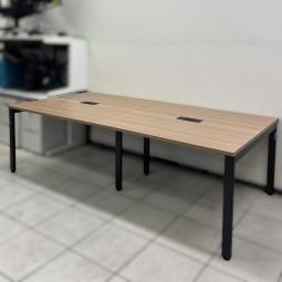 【未使用の新古品！】ブラウンの天板とブラックカラーの6本脚のシックな印象　国内メーカー　フリーアドレス　大型テーブル　配線カバー付き