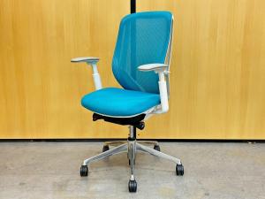 【前傾チルト機能付き】【オカムラ製品で最も人気を集める高機能メッシュチェア！】■オカムラ（okamura）製　シルフィ（Sylphy）チェア　肘付き　ハイバック　背面メッシュ　■可動肘　■ブルーグリーン×ホワイトシェル