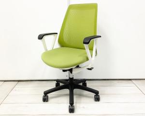 【理想的な作業姿勢をキープ！オシャレなデザインで通気性の良い背もたれメッシュチェア！】■イトーキ(ITOKI)製　 ノナ (nona)チェア 　ハイバック　■サークル肘　■背面メッシュ　■モスグリーン×ホワイトシェル