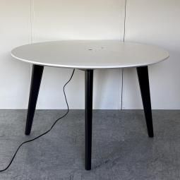 【リフレッシュルームや会議スペースに！】■オカムラ製（OKAMURA）製　丸テーブル　幅1200㎜　■電源タップ付　■色：ホワイト