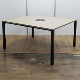 イトーキ製　アクトリンクシリーズ　ナチュラル　W1200/D1400　配線口　ワークテーブル　ミーティングテーブル　ミーティングスペースやリフレッシュスペースに！人気のナチュラルカラー天板！　ワークテーブル！！