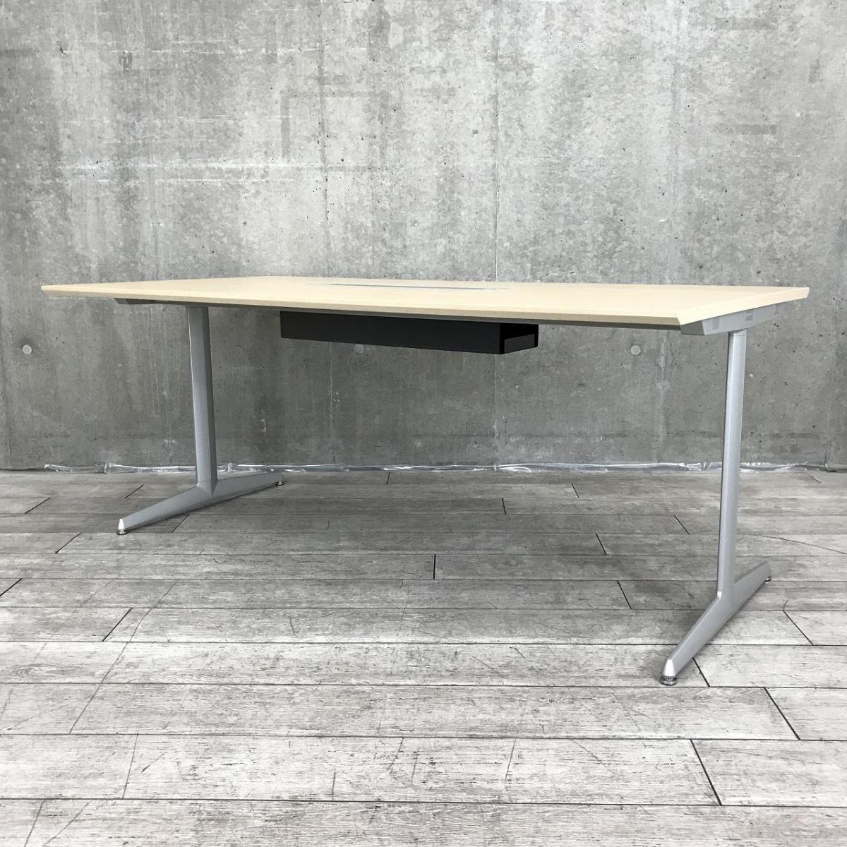 【4人～6人用の会議・打合せ用のテーブルとして最適！】■オカムラ製　プレスタシリーズ（Bresta）　ミーティングテーブル　W1800×D900㎜　■木目調ナチュラル天板　■配線口あり　■T字脚
                        その他シリーズ
                                    中古
            