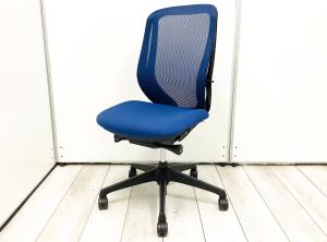 【前傾チルト機能付き！オカムラ製品で最も人気を集める高機能メッシュチェア！】■オカムラ(okamura)製　シルフィ(Sylphy)チェア　肘無ハイバック　背面メッシュ　■肘無し　■ブルー×ブラックシェル【AD】