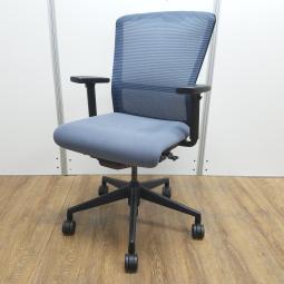 ★ウチダ製　エルフィ　ブルーグレイ　ブラックフレーム　肘付き　ハイバック　背面メッシュ　可動肘　ワンランク上の座り心地！　人間工学に基づいた快適なオフィスチェア！　肘付きハイバックチェア！！