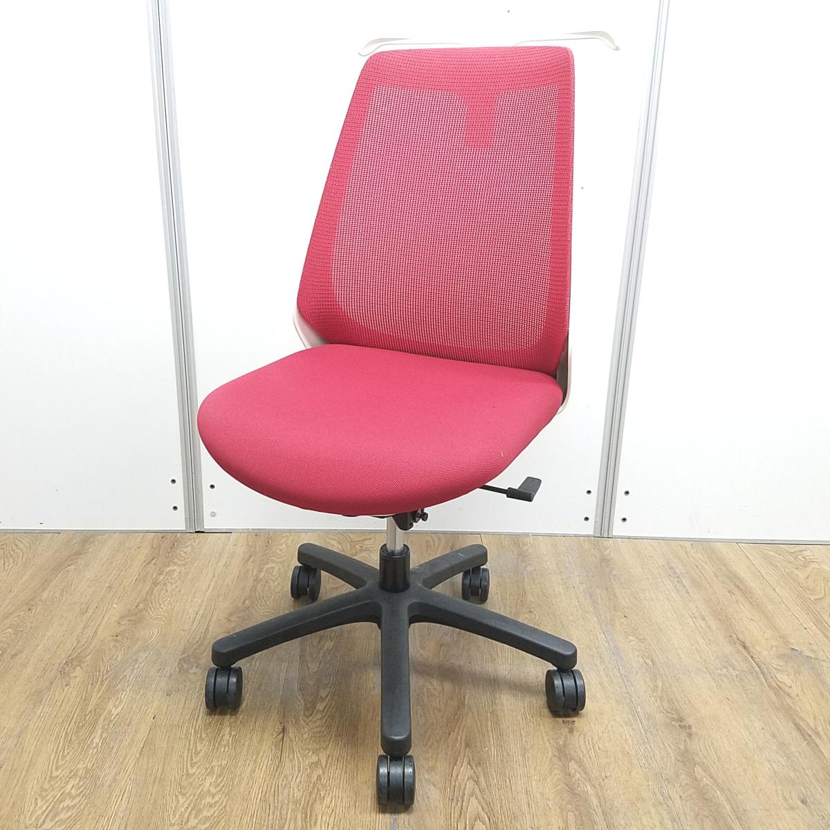 ★【T1】【商品入替のため、残り1脚限り】イトーキ製　ノナ　レッド　ホワイトフレーム　肘無し　ハイバック　背面メッシュ　コートハンガー付　脚回りがコンパクトのため省スペースでも設置しやすい！　肘無しハイバックチェア
                        ノナ
                                    中古
            