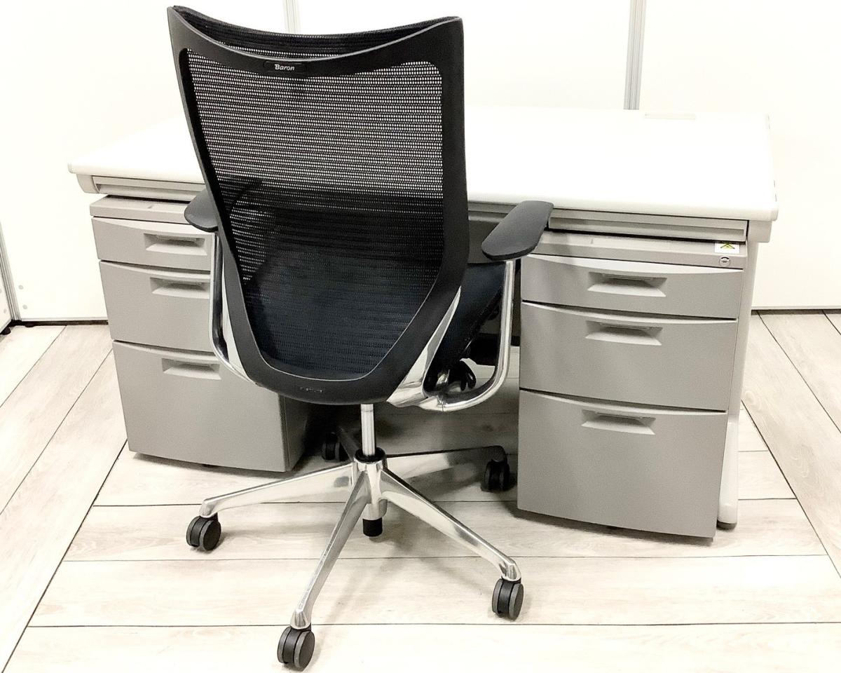 【セット商品（デスク×1台、ワゴン×2台+チェア×1脚）】【使い勝手の良い３段収納の疑似両袖机！】上長席/役員席　大人気／定番　◆Okamura／オカムラ　◆SD-V／エスディーブイ ※横浜本店撮影画像※
                        SD-Vシリーズ
                                    中古
            