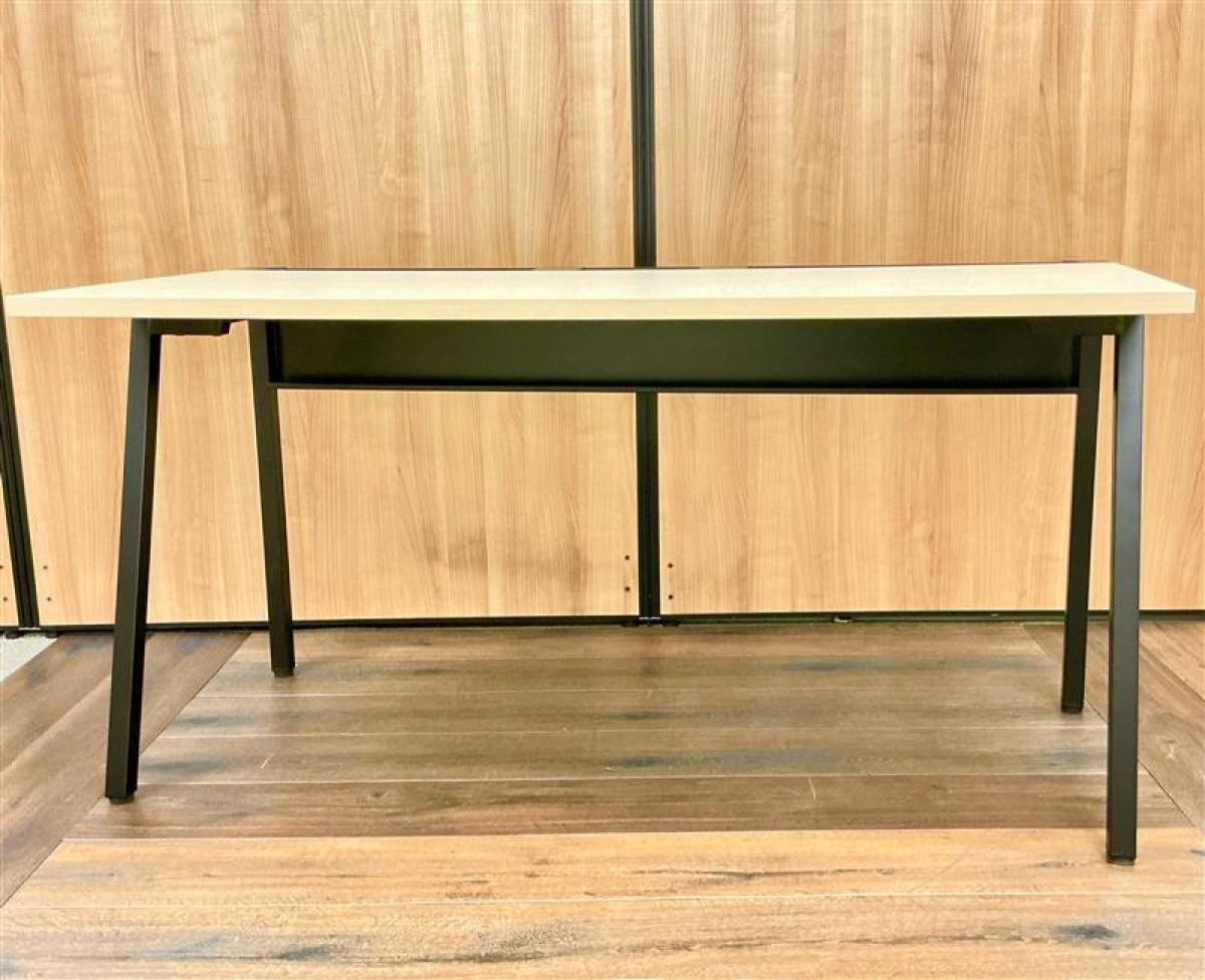 「置くだけで、オフィスが整うデスク。」スリム×機能的なW1400サイズ。コクヨ　リーン　人気のナチュラル×ブラックカラー※解体状態での保管となっております。【AD】
                        その他シリーズ
                                    中古
            