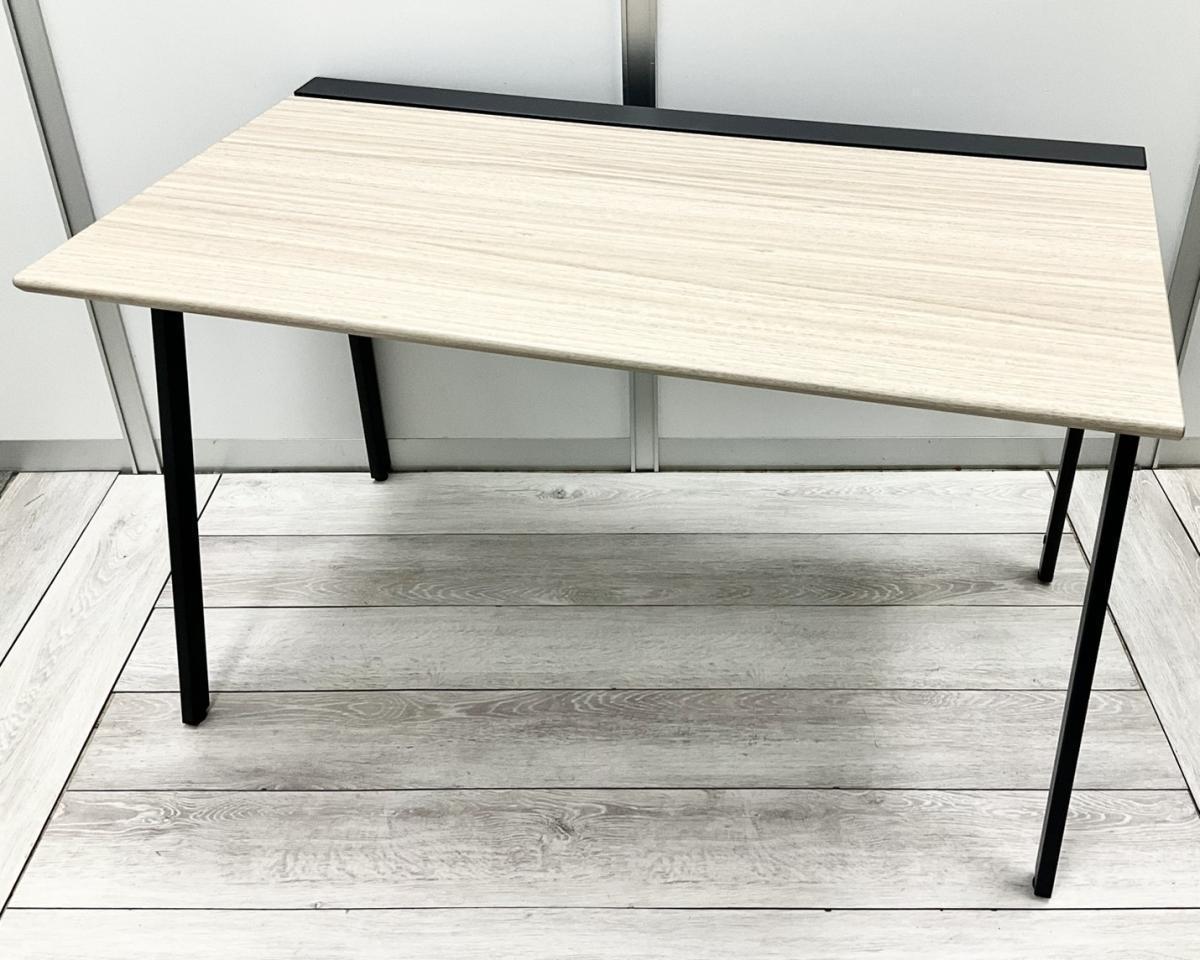 【未使用品！】【オフィストレンドの最先端！　木目調のオシャレ天板が印象的なデスクが入荷いたしました！】■平机　■弘益/KOEKI　■木目ナチュラル(サンドオーク天板)　■ABW商材　■ワークデスク  ■配線気孔付き
                        その他シリーズ
                                    中古
            