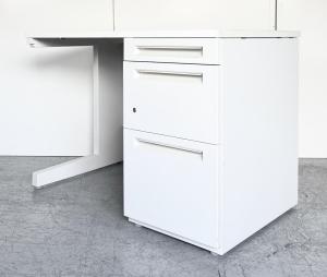 収納も充実！省スペースにおすすめの横幅1000㎜奥行600㎜のオフィスデスク！
■内田洋行/スカエナシリーズ/ホワイト　片袖机　■W1000×D600ｍｍ　■シリンダー錠　■引き出し右袖3段