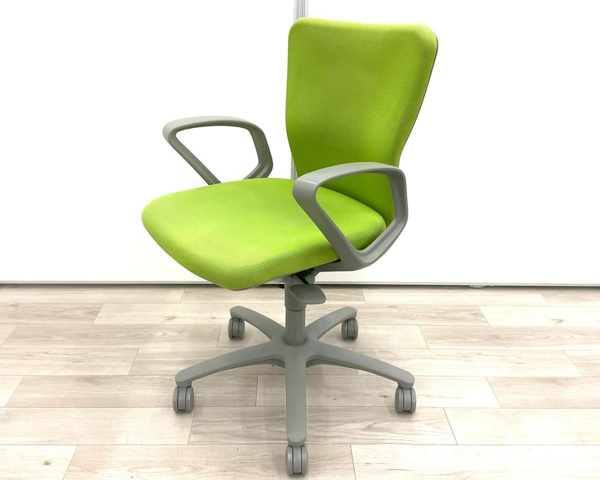 【在庫入替セール品！（本在庫限定価格）】【長年愛されるロングセラー商品！厚めのクッションで疲れにくい！】■オカムラ(okamura)製　■カロッツァチェア　■肘付き/サークル肘　■ローバック　■色：ライトグリーン×グレーシェル　【弊社使用欄：A01050766  K】
                        カロッツァチェア
                                    中古
            