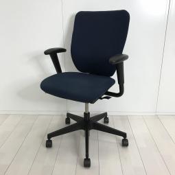 【一人ひとりにマッチする座り心地！ミドルクラスの定番チェア！】■イトーキ（ITOKI）製　プラオ（PRAO）チェア　肘付き　ハイバック　■可動肘（ソフトパッド）　■ランバーサポート付き　【関東倉庫在庫品】【HU】【弊社使用欄：A01025542】