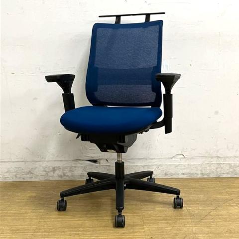 コクヨ　ミトラ　スタンダードバック（メッシュ）可動肘　プルシアンブルー×ブラックフレーム　軽快かつ確かな座り心地の定番シリーズ　コートハンガー付き【愛知・名古屋・豊田・静岡・浜松】