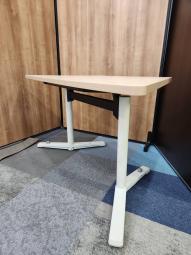 【発想により使用方法は無限大∞】■オカムラ　ライブスシリーズ　木目調天板　フラップテーブル　台形　跳ね上げ式　ABW