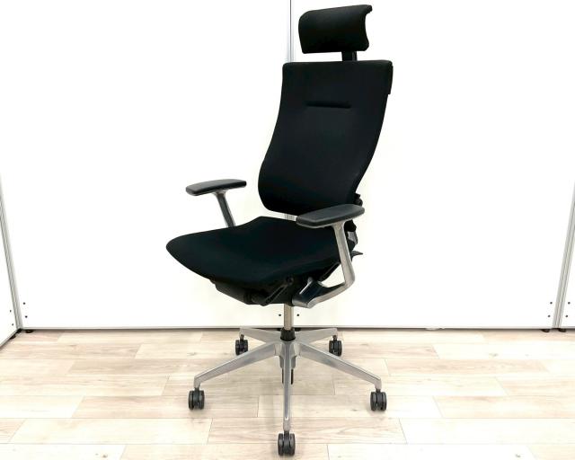 ■イトーキ(ITOKI)製　■スピーナ(Spina)チェア　■エクストラハイバック　■クロスバックタイプ　■肘付き/固定肘　■ヘッドレスト付　■ブラック（black）　■オススメ/人気/定番商品【弊社使用欄：A01053175】