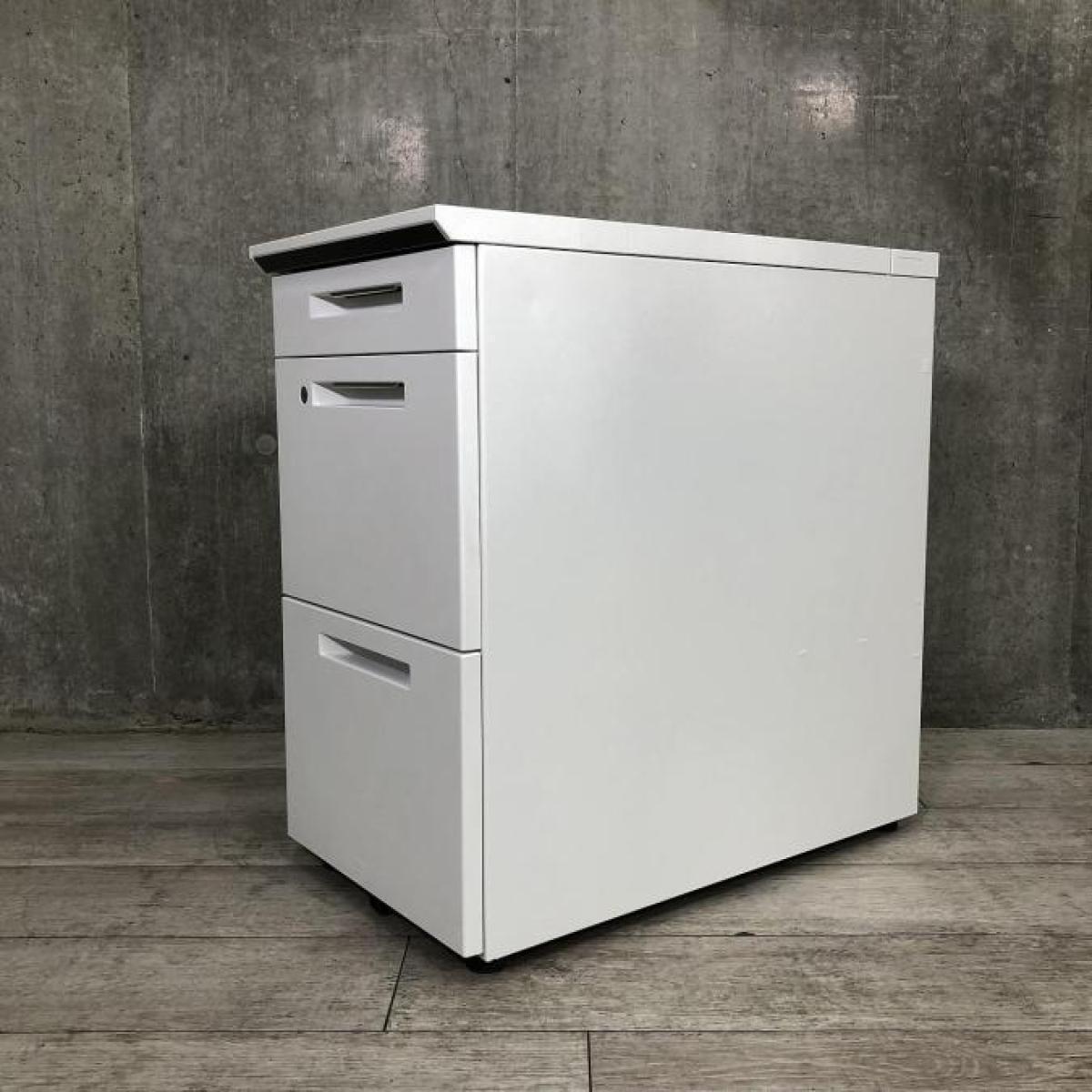【収納量アップでデスクワークが充実！書類や備品の管理にオススメ！】■コクヨ（KOKUYO）製　アイエス（iS）シリーズ　3段脇机　W400×D700㎜　■色：ホワイト　■シリンダー錠
                        iS
                                    中古
            
