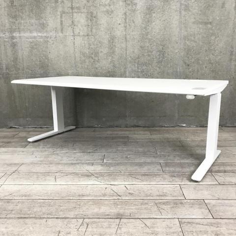 昇降デスク/希少/大人気　オカムラ（okamura）製　スイフト（Swift）　電動昇降デスク　昇降テーブル　平机　■W1750×D775×H700～1250㎜　■ホワイト