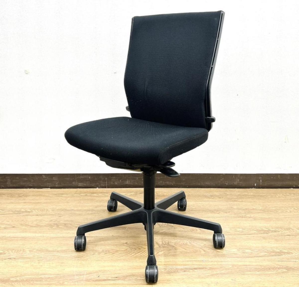 【長時間のデスクワークもランバーが快適にサポート！　オカムラ製の人気チェアが入荷予定！】■okamura（オカムラ）製　エスクードチェア　■ハイバック　■肘無チェア　■色：ブラック　【背中全体をサポートするハイバックタイプ】【1月末入荷予定商品！】
                        エスクード
                                    中古
            