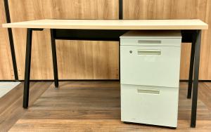 「置くだけで、オフィスが整うデスク。」スリム×機能的なW1400サイズ、片袖机。コクヨ　リーン　人気のナチュラル×ブラックカラー※解体状態での保管となっております。【AD】