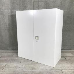 【商品画像ベース無し！実物要確認】【オフィスの書類をスッキリ整理！取っ手がどの方向からでも開くマルチハンドルが人気の書庫シリーズ！】　■オカムラ（okamura）製　レクトライン　両開き書庫　■色：ホワイト【2510】弊社使用欄【A01041733】