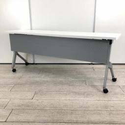 【スムーズに移動できるキャスター付！】■オカムラ（okamura）製　フラプター（FLAPTOR）シリーズ　サイドスタックテーブル■W1800㎜×D450㎜×H720㎜　幕板パネル付　■ホワイト天板/シルバー脚