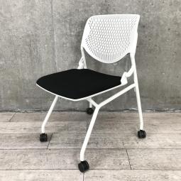 【在庫入替セール】オカムラ　ルナ　ネスティングチェア　背：ホワイト×座：ブラック×フレーム：ホワイトのモノトーンカラー