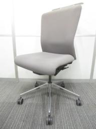 【スタイリッシュなデザインに多彩な機能搭載！】■ウチダ　エルフィチェア　グレー　ハンガー付　■快適な座り心地を追求して開発！【UCHIDA　Elfie】