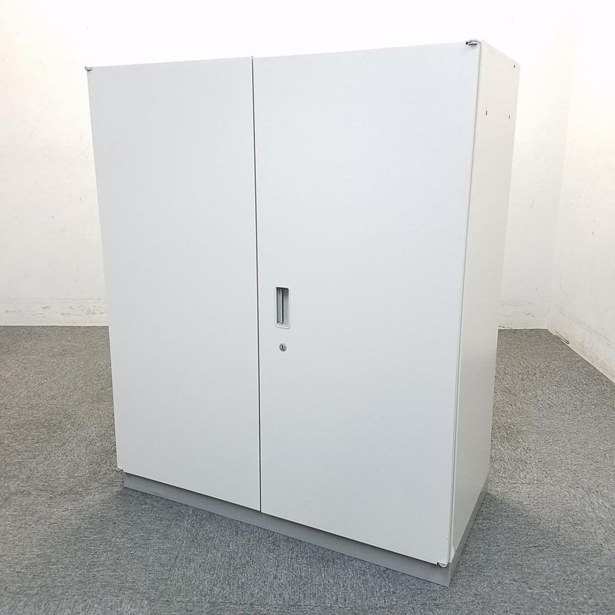 【オフィスの定番！大きく開いて見やすい両開き書庫！】■イトーキ(ITOKI)製　シンライン(THIN LINE)シリーズ　両開き書庫　ローキャビネット　H1100㎜　■シリンダー錠　■ニューグレー　オフィスバスターズ　神戸・三宮店
                        シンライン
                                    中古
            