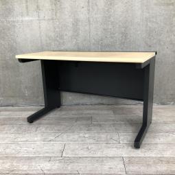 【希少なブラック基調の平机が入荷！奥行コンパクトで使い勝手抜群！シックなオフィスを作成したいお客様におすすめ！】■ナイキ（NAIKI）　平机　引き出しなし　W1200×D600×H720mm　■木目ナチュラル天板 / 本体ブラック