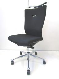 【執務室や会議室にお勧めです！】オカムラ/フィーゴ/ブラック/ポリッシュフレーム/肘無しオフィスチェア/OA【TH】【倉庫在庫品】