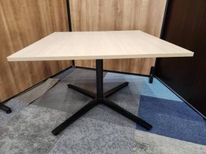 【カフェ風なオフィスにもおすすめ！コンパクトな角テーブルが入荷！】 ■内田洋行　ニュート　高さに注意　簡易的な会議やリフレッシュルームなどにも人気！　ABW