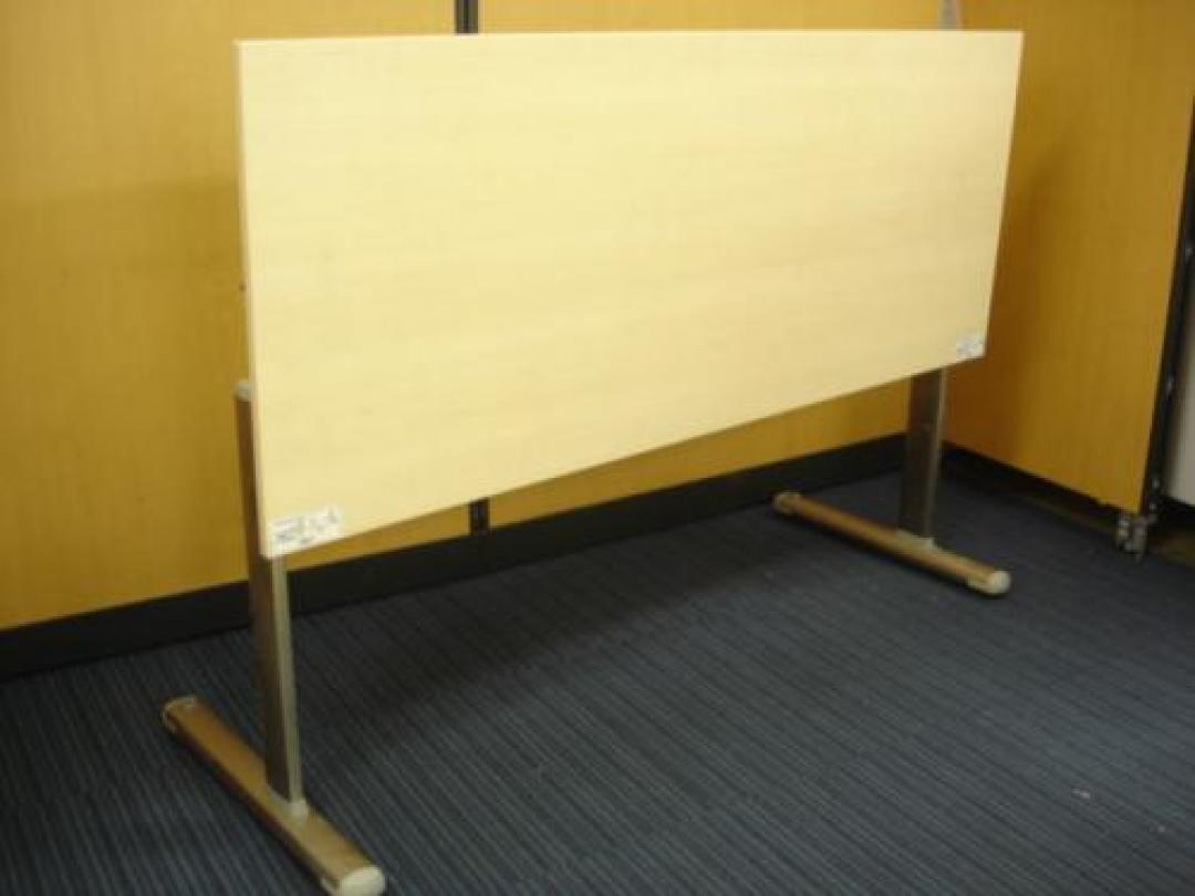 <br><br><font size=5 color=blue><strong>■美しい木目天板！！■</strong></font><br><br><font size=3>■オフィスの雰囲気も明るくなります<br>■会議用に！！<br>■収納にも便利♪</font> 
                                    中古
            