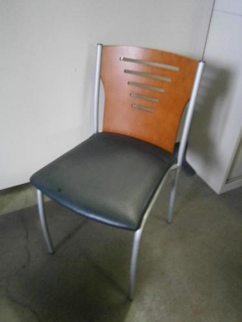 スタッキング【会議チェア】
                                    中古
            