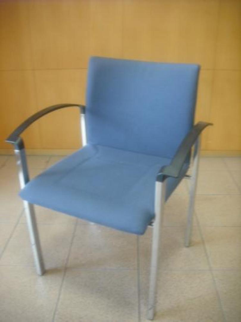 ■ミーティング、商談用に！　　使わない時は重ねて収納。【会議チェア】
                                    中古
            