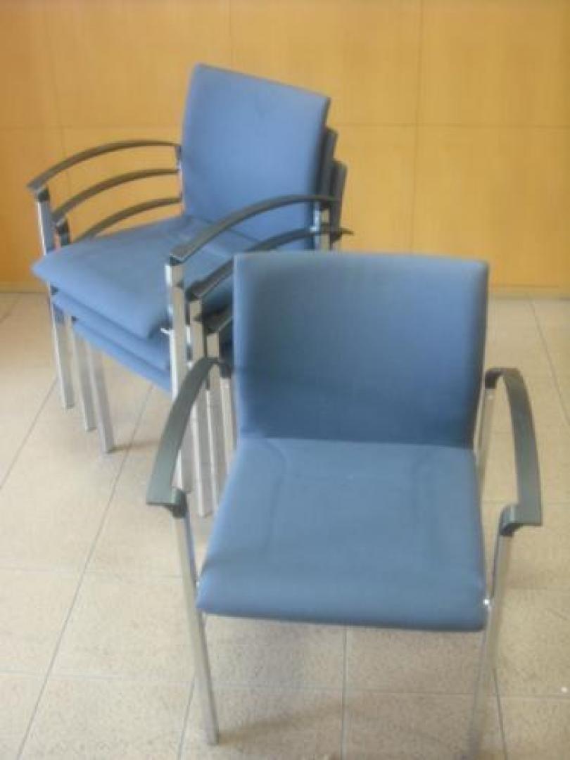 【セット商品】　収納に便利！　スタッキングチェア　■4脚１セットでこの価格！！■【会議チェア】
                                    中古
            