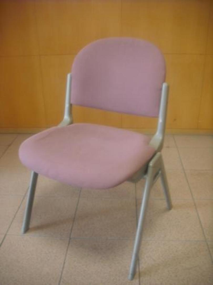 【おつとめ品・ありがとう☆】 ■落ち着きのあるピンクカラー・重ねられるので収納にもバッチリ！■　＝Ｏｋａｍｕｒａ製＝【会議チェア】
                                    中古
            