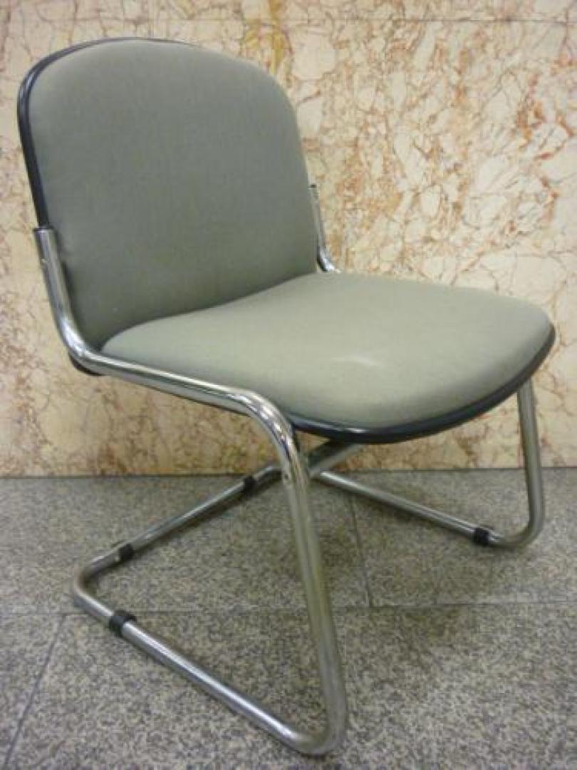 脚に注目！　がっしりした造りの良デザイン会議用チェア【会議チェア】
                                    中古
            